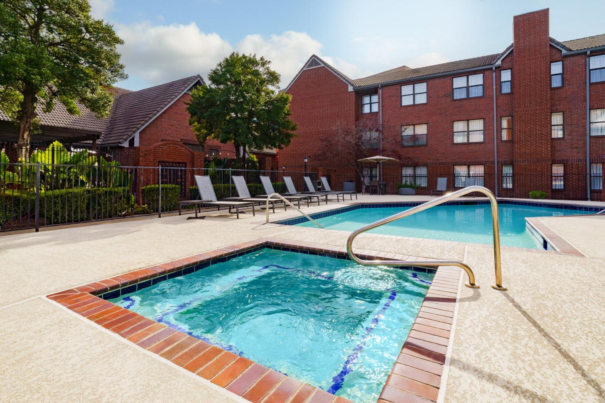 Residence Inn Dallas Addison/Quorum Drive Exterior photo